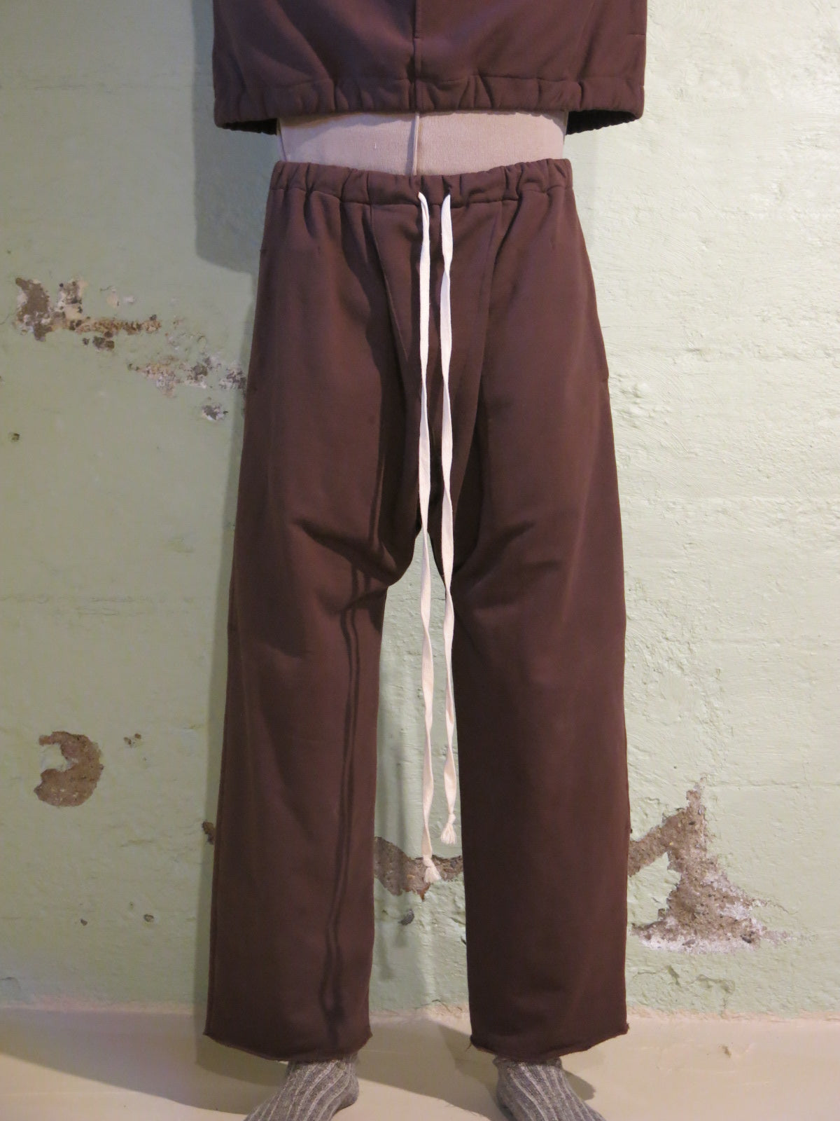 Shun Sweatpants in brown